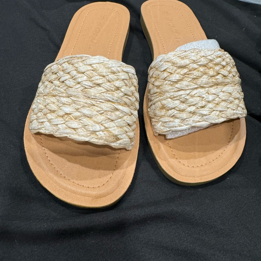 Soda sandals brand new in box